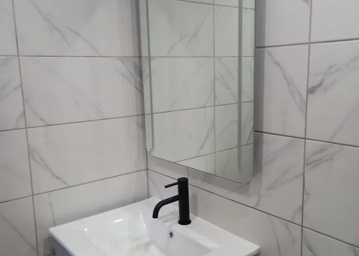 Lovely Newly Refurbished 1 Bedroom Flat Minutes From Sandy Beach,private Terrace