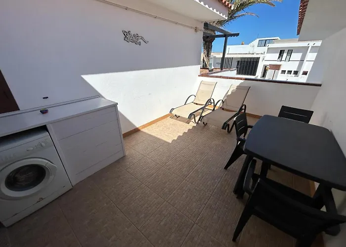 Lovely Newly Refurbished 1 Bedroom Flat Minutes From Sandy Beach,private Terrace Apartmán *