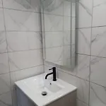 Lovely Newly Refurbished 1 Bedroom Flat Minutes From Sandy Beach,private Terrace