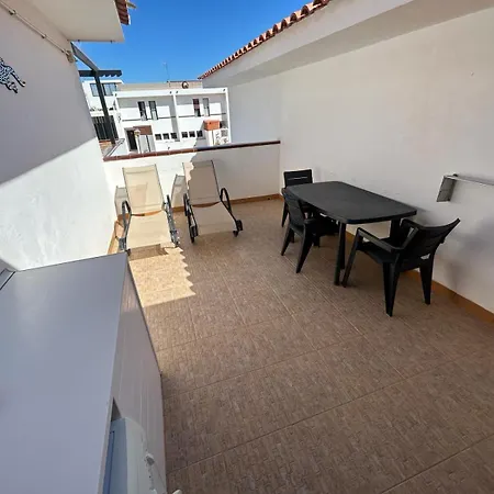 Lägenhet Lovely Newly Refurbished 1 Bedroom Flat Minutes From Sandy Beach,private Terrace